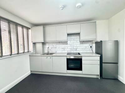 2 bed Apartment, Old Ruislip Rd, Northolt, UB5 Main Photo