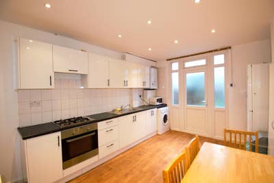 2 double - Bright and spacious !  Main Photo
