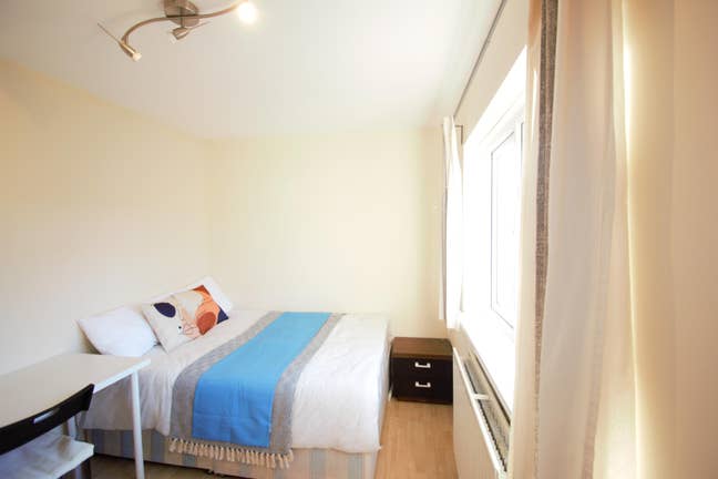 Fully Furnished Room – Move In Ready - Bills inclu Main Photo