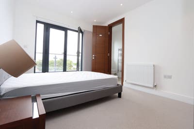 Piccadilly Ln- 2 Beautiful Rooms Near Wood Green Main Photo