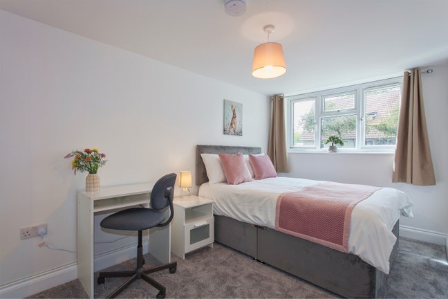 BrandNew Double and Single in The Heart of Staines Main Photo