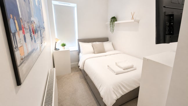 Stunning 5-Bedroom Shared Property  Main Photo
