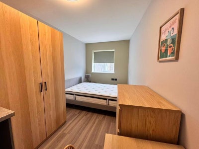 Rooms in newlyrefurbished house SW19 Main Photo