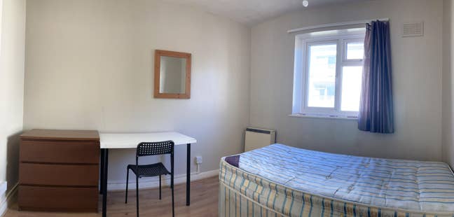 Kingston Hill single room in student flat share Main Photo