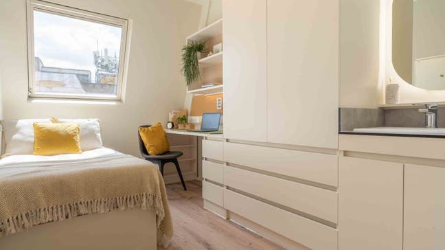 Dual Tenancy Takeover: 2x Bronze Ensuite Rooms  Main Photo