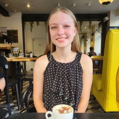 Professional Female seeks a single or double room Main Photo