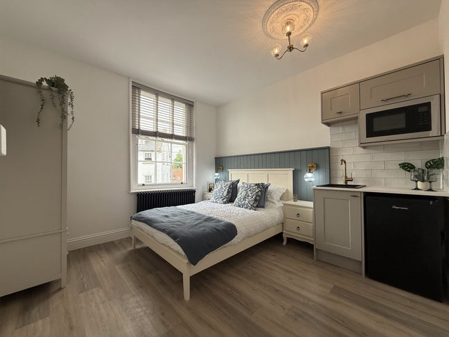 Stunning Studios & Double En-Suites -All Bills Inc Main Photo