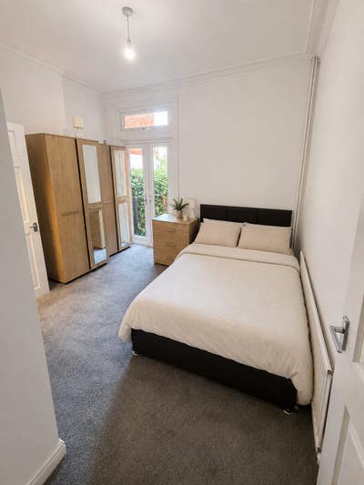 New Modern En-Suite Double Room – All Bills Incl Main Photo
