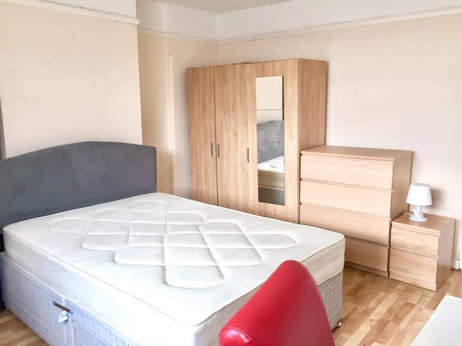 Double Room – Quiet, - Edmonton Green  Main Photo