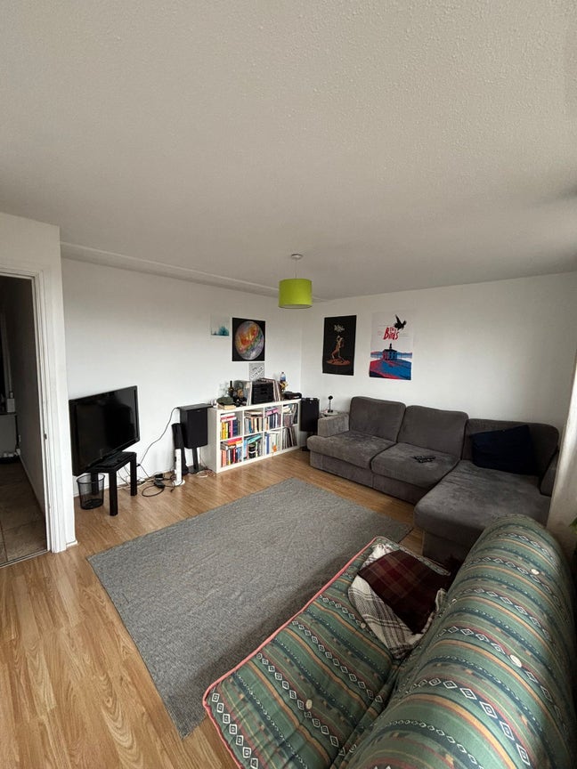 Looking for a flatmate Main Photo