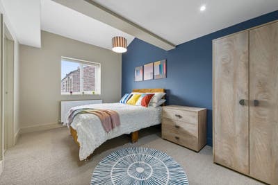 1 Double En Suite in a Luxurious, 5 Bed House! Main Photo