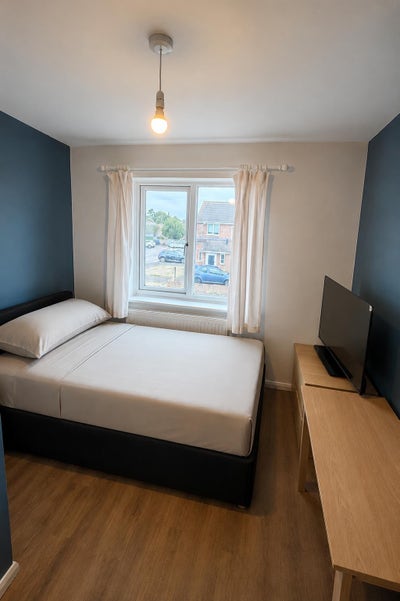 Single rooms  available &pound;500/month Main Photo