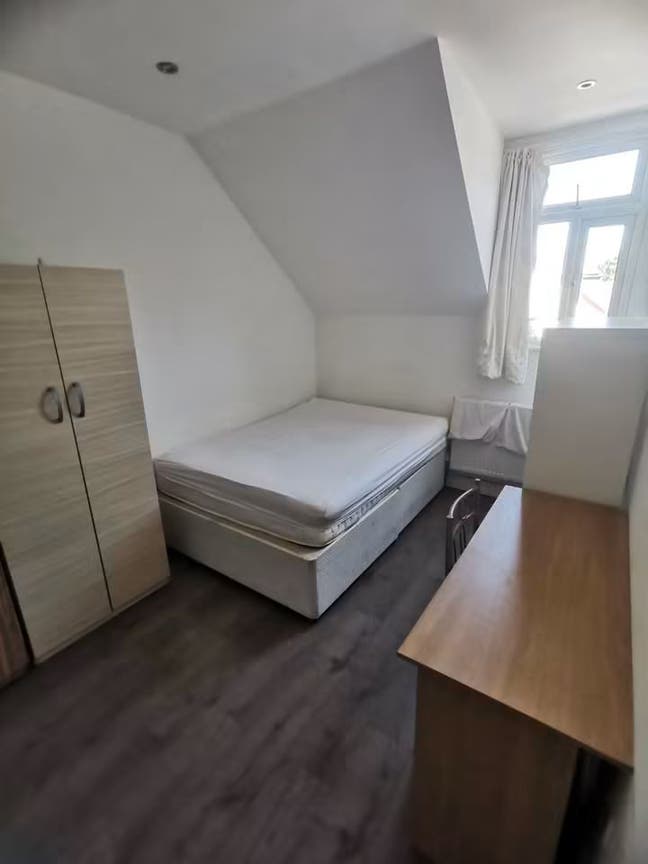 2 rooms at cricklewood &pound;835-&pound;860pcm Main Photo