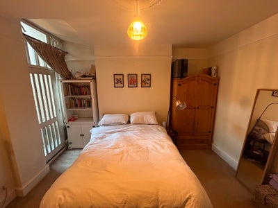 Double room in Highgate garden flat Main Photo