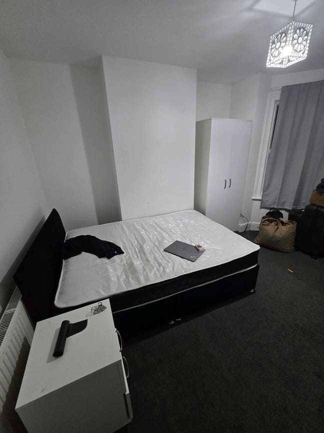 Large Double bedroom Furnished RG1 Main Photo