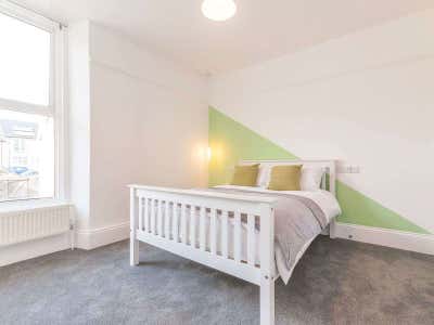 Large Double Ensuite - Lipson Road Main Photo