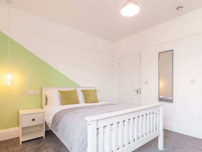 Large Double Ensuite - Lipson Road Main Photo