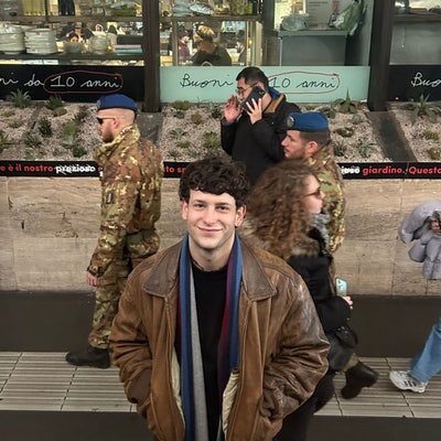 Looking for a room or people to buddy up with Main Photo