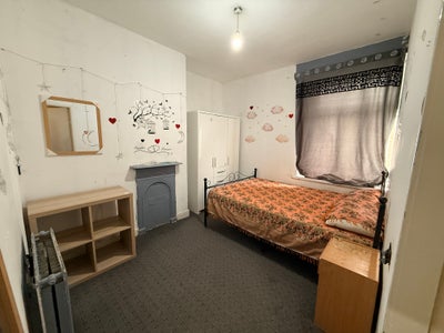 Furnished double room, all bills & WiFi included Main Photo