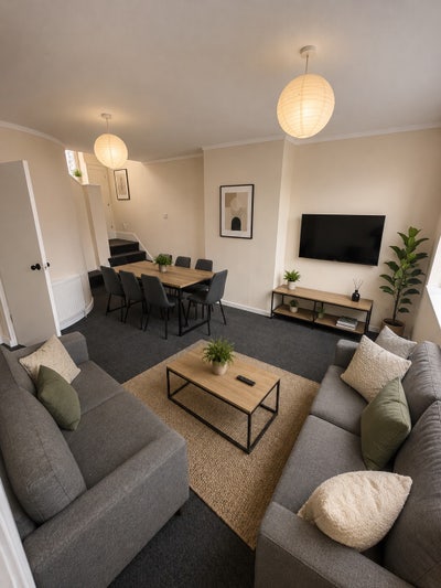 Great location & Very large rooms  Main Photo