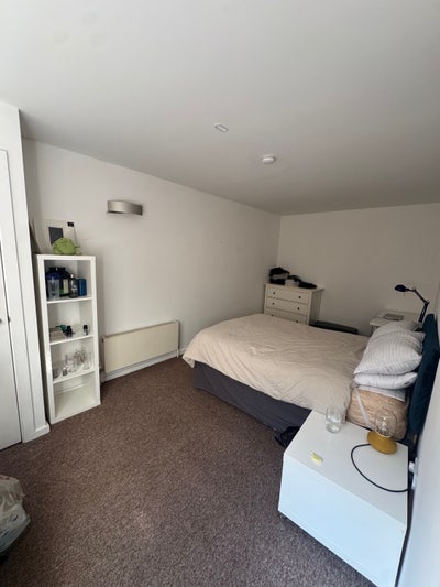 Spacious Double Room in Chilled Flat Main Photo
