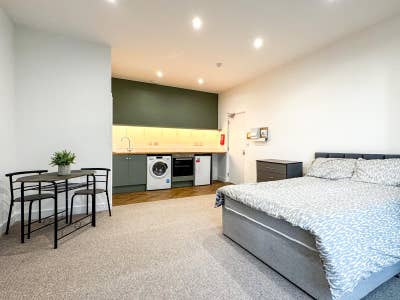 Modern Self Contained Studio in Moseley Bills Inc. Main Photo
