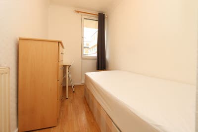 Single room with private balcony move in asap! Main Photo
