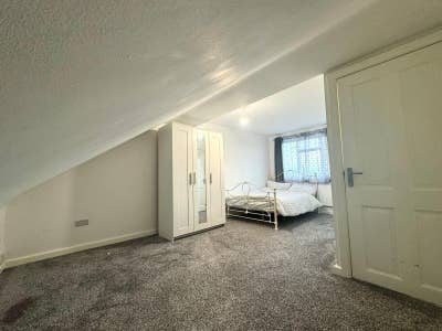 Large room Main Photo