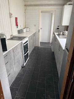 2 Rooms Available in shared house  Main Photo