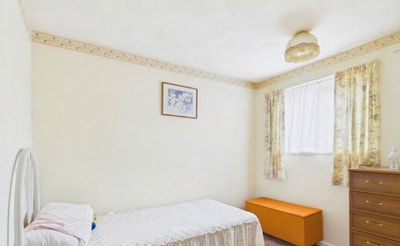 3 bedrooms available in shared house (Popley) Main Photo
