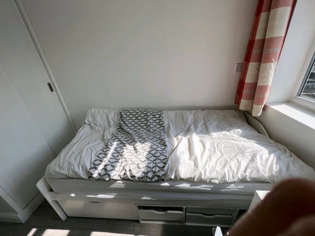 Newly Renovated Ensuite Room | 5 Mins to Shadwell  Main Photo