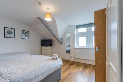 Double bedroom with ensuite Main Photo