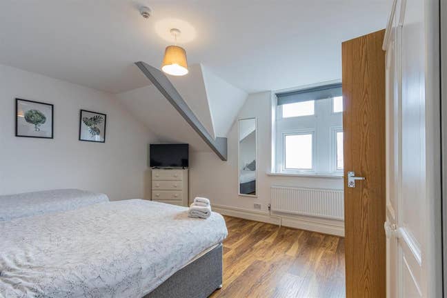 Double bedroom with ensuite Main Photo