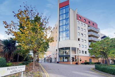 ✨ Stylish En-Suite Room | River Views | Couples ✅ Main Photo