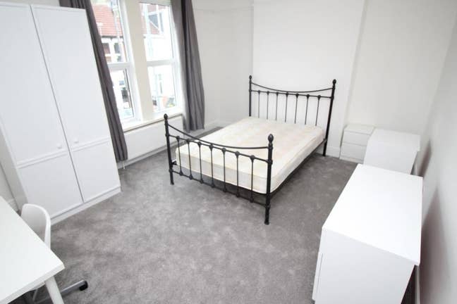 Very large double Rm available in a student house Main Photo