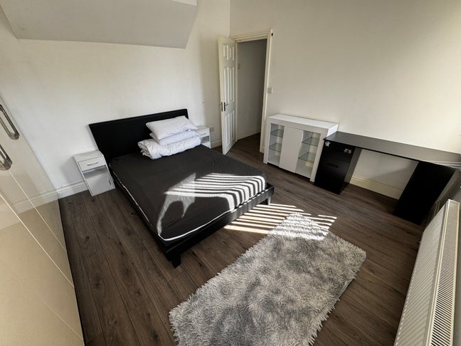 🏡 1 Double Room Available Main Photo
