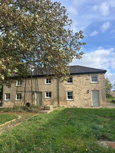Large Ensuite in Peaceful Farmhouse Cottage Main Photo