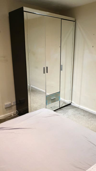Large Double Bedroom with Garden View Main Photo