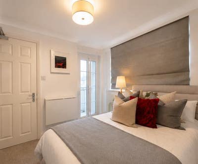 Professional House in Shinfield close to M4 Main Photo