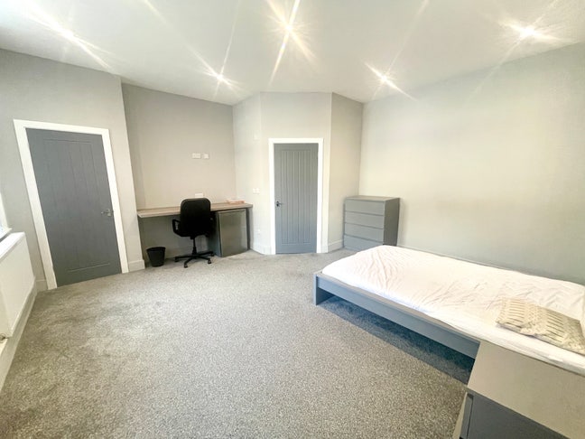 Room in a shared property - Nuneaton town centre  Main Photo