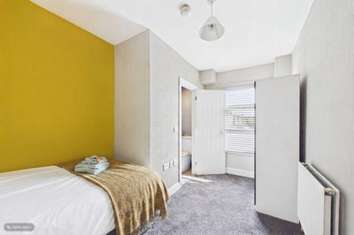 Furnished ensuite bedrooms. 1st month FREE Main Photo