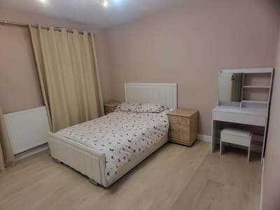 Double Room in Brand New Home- Great Location Main Photo