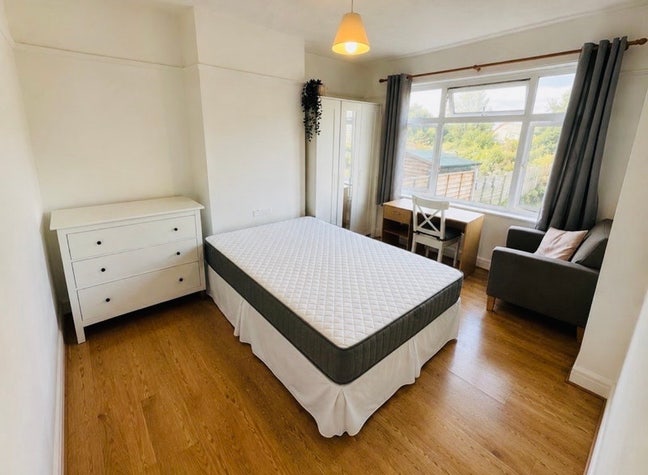 Lovely double room-all bills included Main Photo