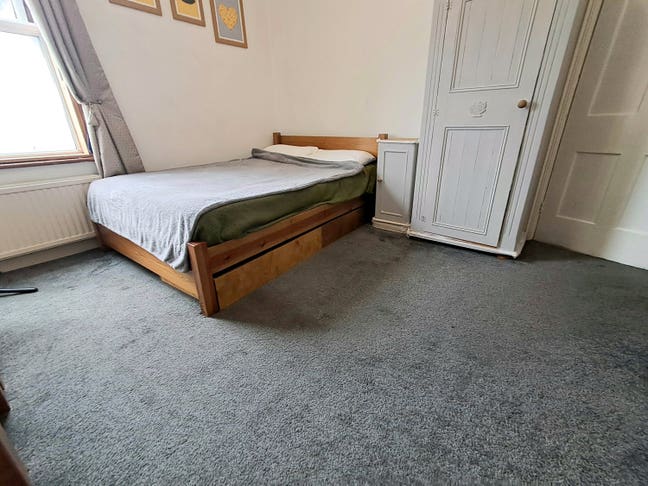 Beautiful Double Room Street Parking  Town Centre Main Photo
