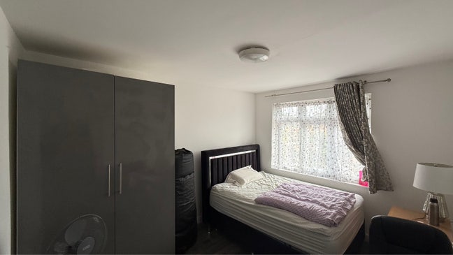 Spacious furnished Double Room in Feltham  Main Photo