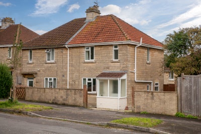 1 Double Bed Available - Students Only  Main Photo