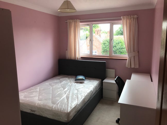Spacious Double Room in A Modern House Main Photo