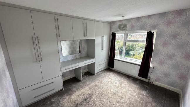 One double bedroom to rent Main Photo