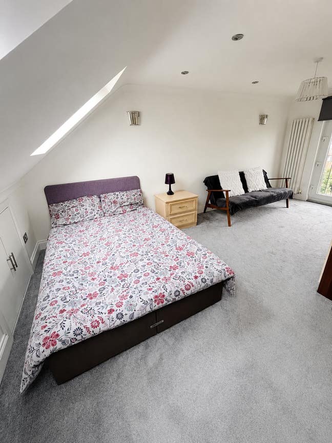 🏡 En-suite Loft Room – Greenford UB6 Main Photo
