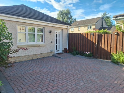 Fully Self-Contained Ground-Floor En-Suite Unit  Main Photo